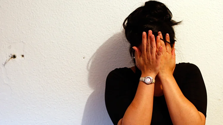 החשד לאונס קבוצתי: נבדק אם הנערה סוממה | חדשות 13