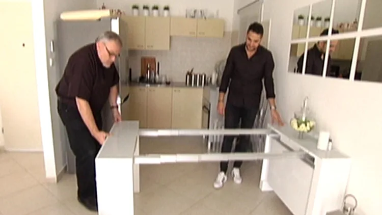 מנחם הורוביץ מקבל טיפים לעיצוב בתים קטנים