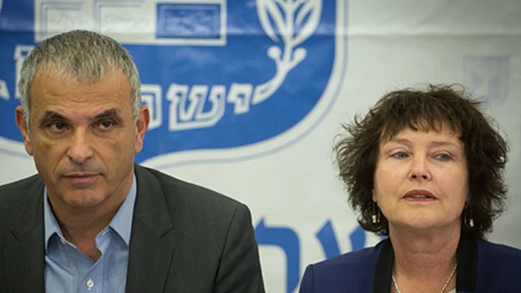"צעדים ראויים". כחלון ופלוג