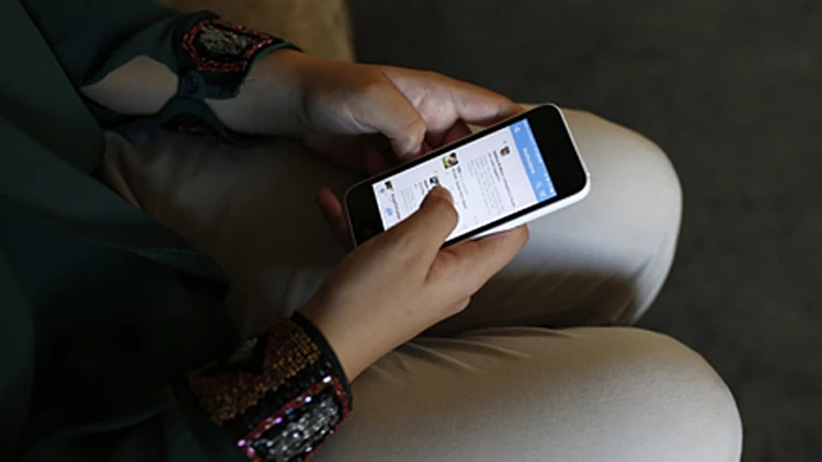 בעקבות ביטול מס הקניה על טלפונים: ממחר סמארטפונים יוזלו ב-15% | חדשות 13