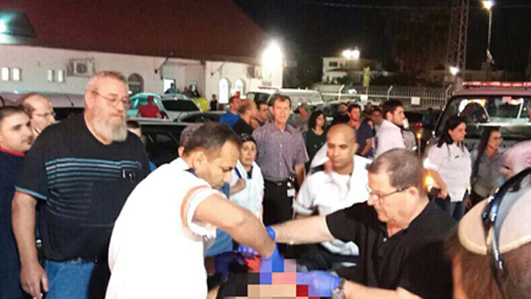 הטיפול בנפגעים, הערב