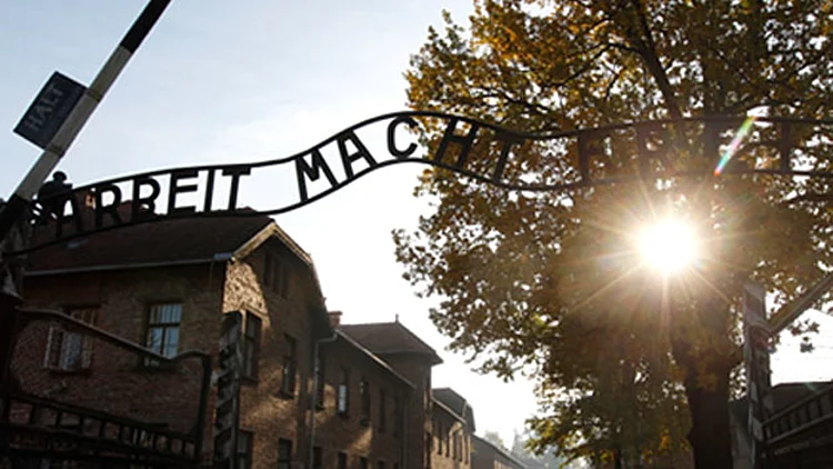 לא שוכחים: ערב יום הזיכרון לשואה תשע"ז | חדשות 13