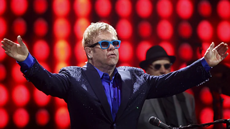 אלטון ג'ון שוחרר אמש