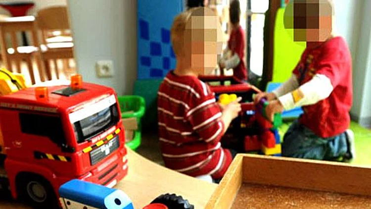 ילדים, ילד, התעללות, גן, פעוט, סייעת, גננת