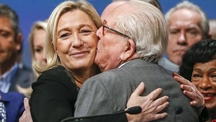 משפחת לה-פן על הבמה, ארכיון