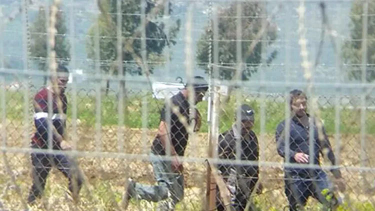 שוב מסיירים קרוב לגבול