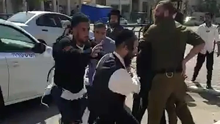 תיעוד: שוטרים שהתחזו לחיילים הותקפו בבית שמש | חדשות 13