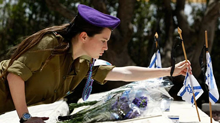 יום הזיכרון: 23,544 חללים נפלו במערכות ישראל, 60 נוספו השנה | חדשות 13