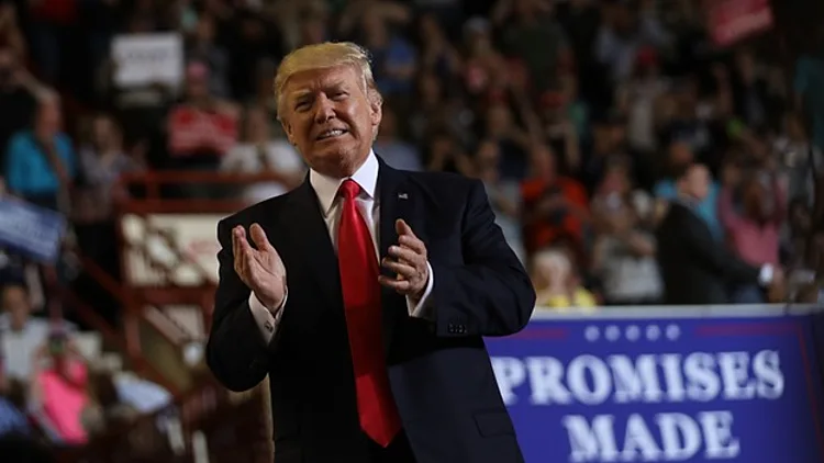 טראמפ בעצרת, הלילה בפנסילבניה. טראמפ נואם לציון 100 ימים לכהונתו