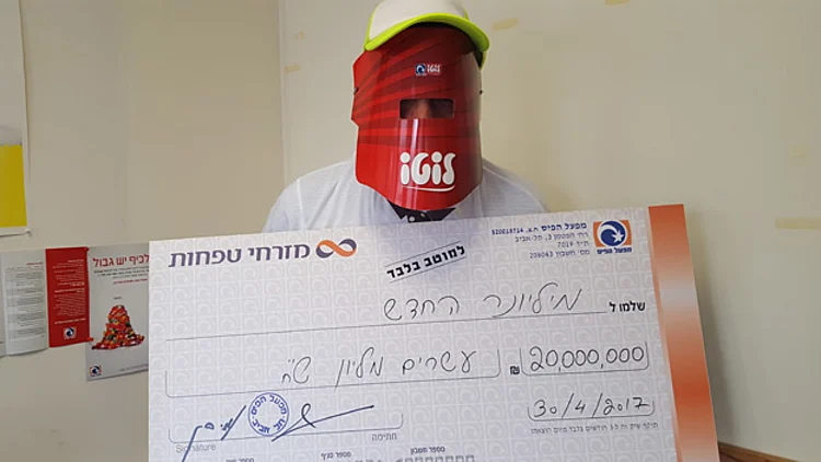 הזוכה המאושר. "המזל שיחק פעמיים