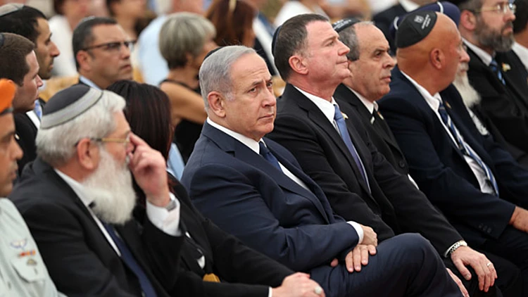 רה"מ נתניהו: "בזכותם קמנו, בזכותם אנו חיים" | חדשות 13