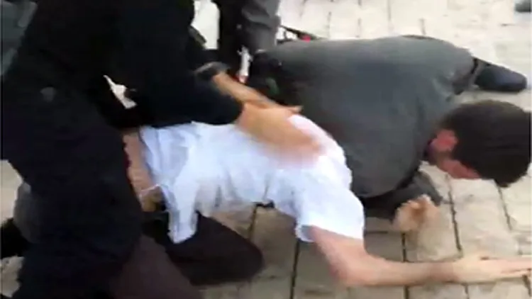 תיעוד: מעצר אלים בלב ירושלים | חדשות 13