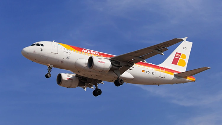 חברת התעופה "איבריה" – "רופא בטיסה טען שזה התקף לב" | חדשות 13