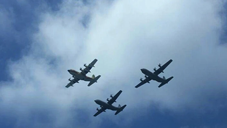 מטוסי תובלה במהלך המפגן