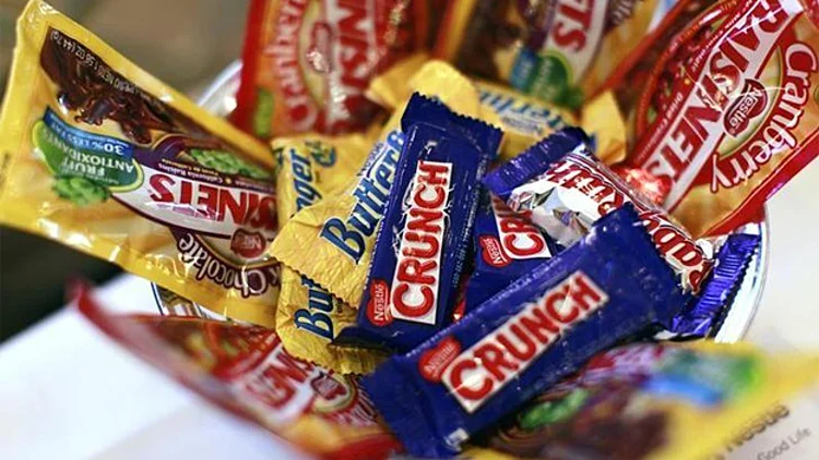 שוקולדים וממתקים. התחייבות: עד 200 קלוריות לממתק