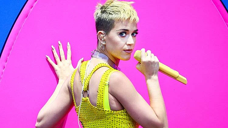 כבוד השופטת: קייטי פרי בדרך לשפוט באמריקן איידול | רשת 13