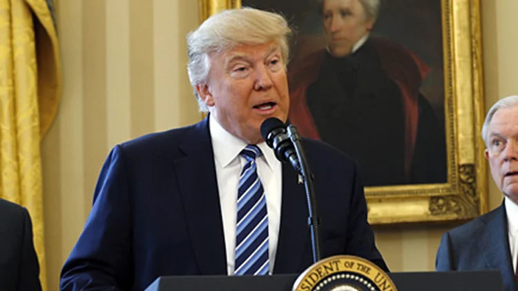 נשיא ארה"ב: מותר לחלוק מידע עם רוסיה | חדשות 13