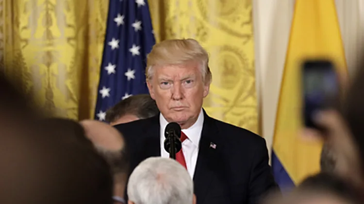 הנשיא טראמפ: "הדחה? אישום? זה מגוחך לגמרי" | חדשות 13