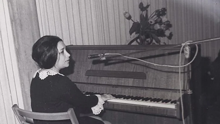 נעמי שמר מופיעה בפני חיילים, 1967