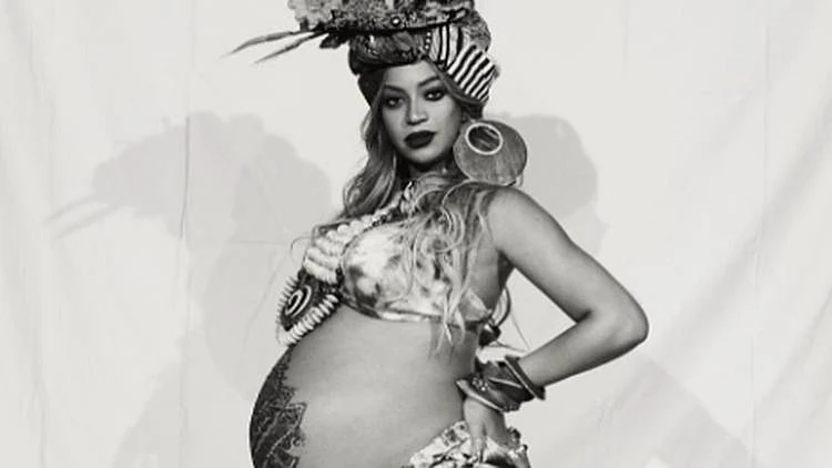 רגע לפני הלידה, ביונסה חוגגת כמו מלכה