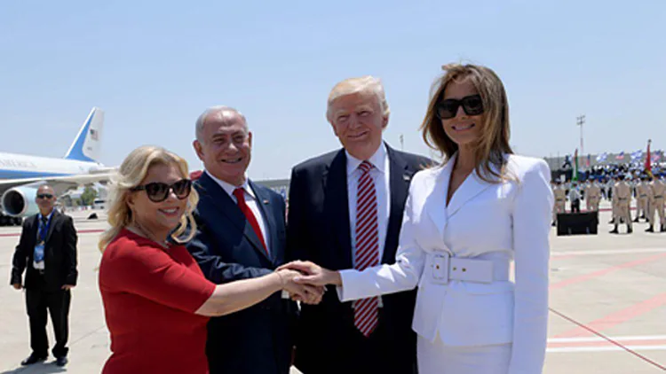 לחיצת היד בין משפחות טראמפ ונתניהו