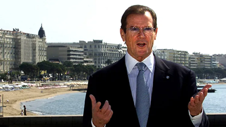 גילם את הדמות ב-7 סרטים