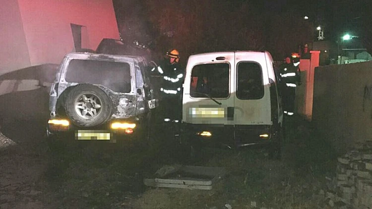 שני רכבים הושחתו (דוברות המשטרה)