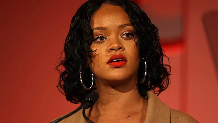 הגזרה החדשה והמלאה של ריהאנה מעוררת סערה ברשת | רשת 13