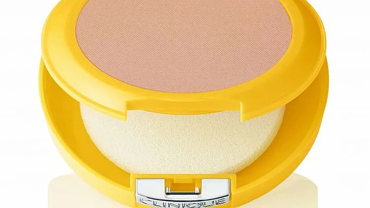 מייק אפ במרקם פודרה קליל שמיטיב עם העור | רשת 13