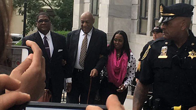 קוסבי וקשיה נייט פוליאם. התייצבה לצדו (טוויטר)