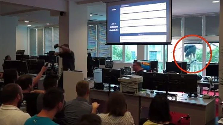 אחרי הישיבה - הבוס קפץ מהחלון