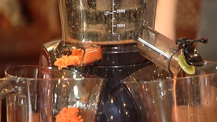 לקראת הקיץ: מבחן מסחטות המיץ | חדשות 13