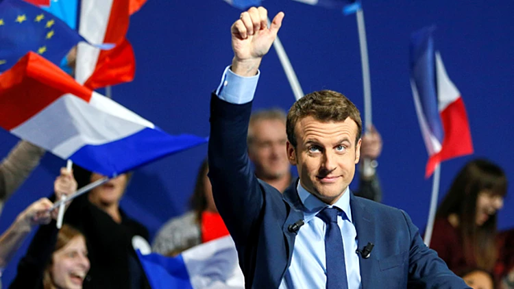עיצב את הפרלמנט למידותיו, מקרון