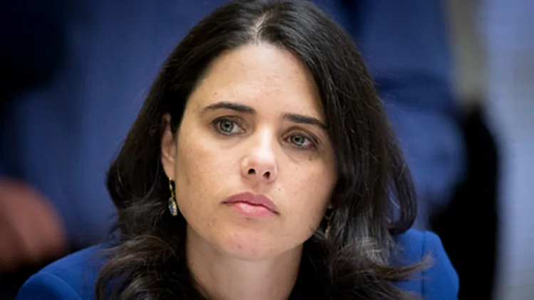 "הוצאת ספרים אינה מאובטחת", שקד (פלאש 90, יונתן סינדל)