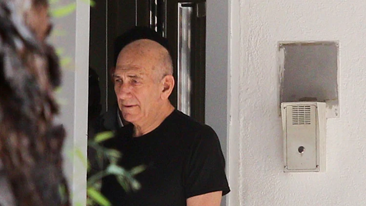 קוראים לשחרור אולמרט