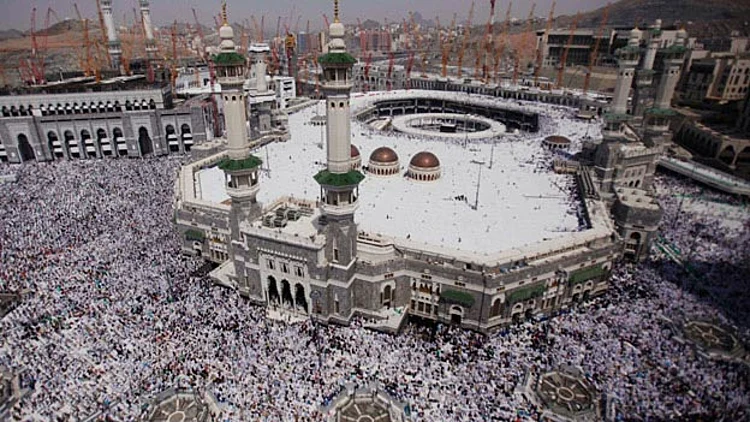 מתפללים מוסלמים במכה (ארכיון) (רויטרס)