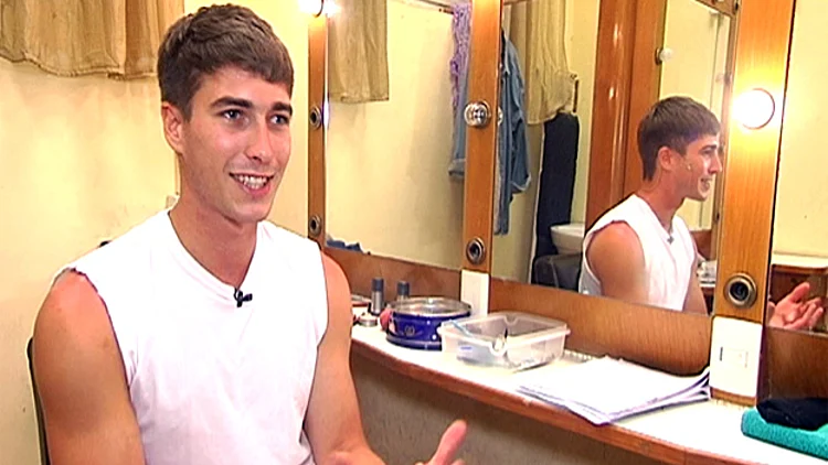 איך הפך עומר דרור לאליל נוער? | חדשות 13