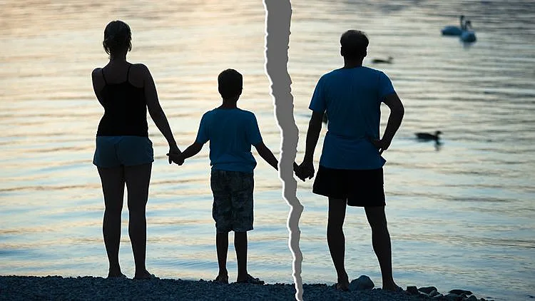 מחאת ההורים שמנתקים אותם מילדיהם