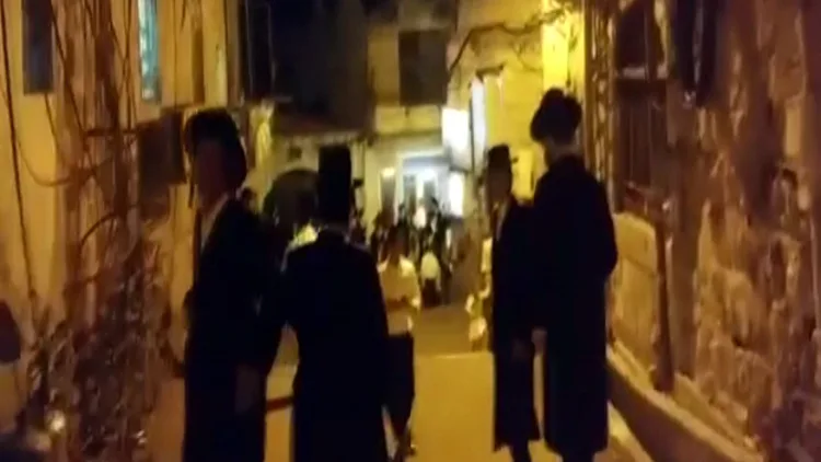 תיעוד: חיילים הותקפו במאה שערים | חדשות 13