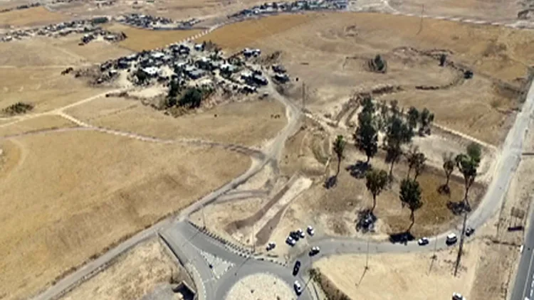 צפו: הכבישים שמובילים לשום מקום | חדשות 13