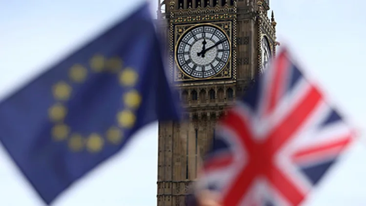 תקופה סוערת בממלכה: לאן מועדות פניה של בריטניה? | חדשות 13