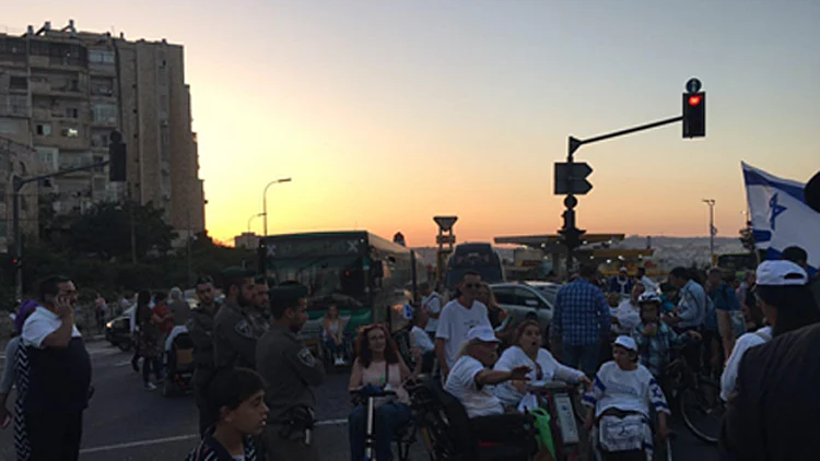 מאות מוחים מאז אחה"צ: נחסמה הכניסה לי-ם | חדשות 13