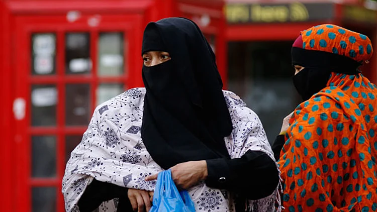 "אפליה דתית": לא התקבלה לעבודה בגלל חיג'אב | חדשות 13