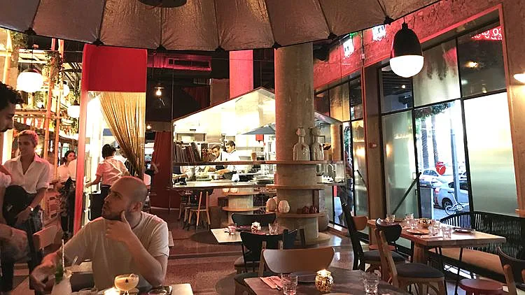 תפריט האוכל מהודק, אבל ל"קפה האנוי" יש עוד עבודה לעשות