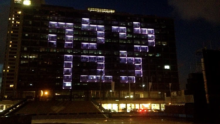 חוגגים כל הלילה (דוברות עיריית תל אביב)