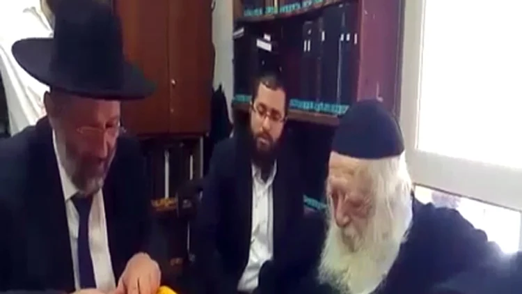 השר אריה דרעי בפגישה עם הרב קנייבסקי
