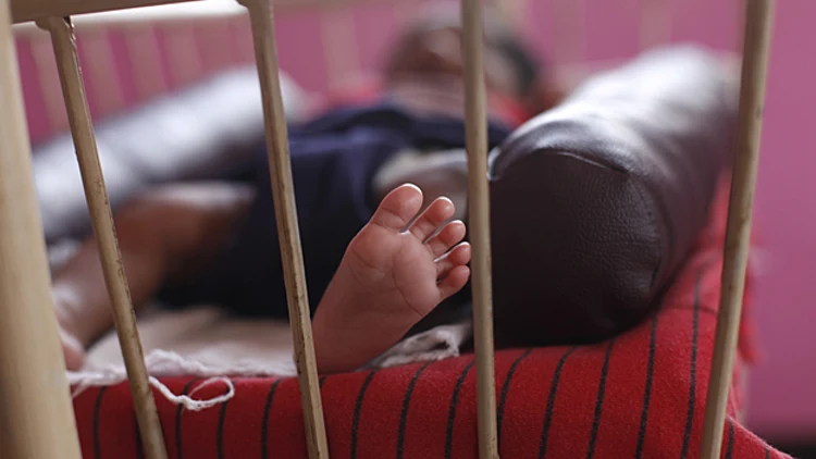 הורים חשודים בגרימת עיוורון לבנם הפעוט