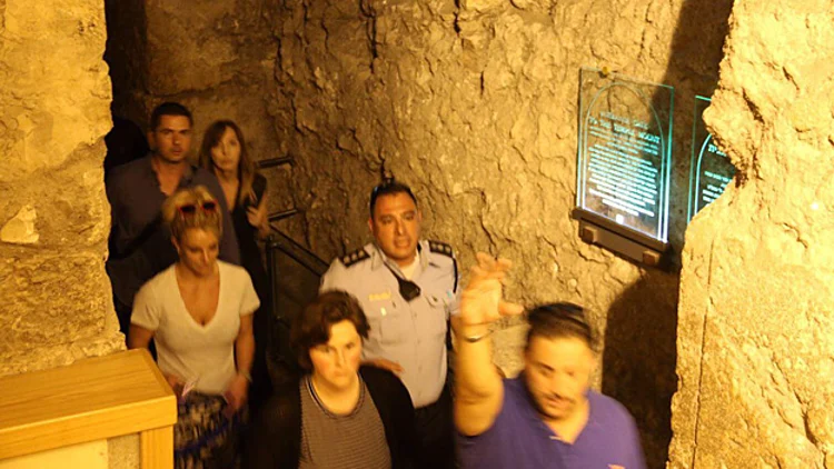 בריטני הגיעה למנהרות הכותל