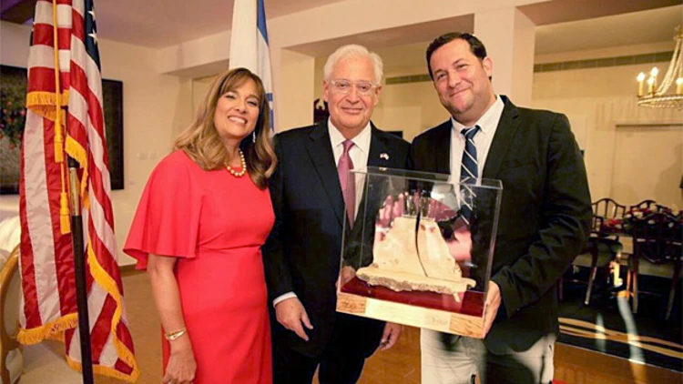 דגן לצד פרידמן ורעייתו