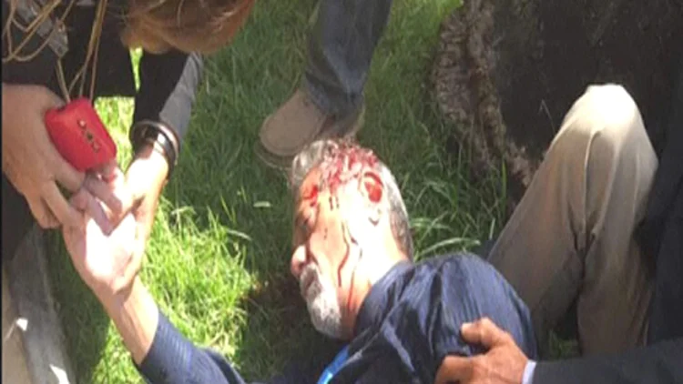 פרצו לפרלמנט בוונצואלה – והכו פוליטיקאים | חדשות 13